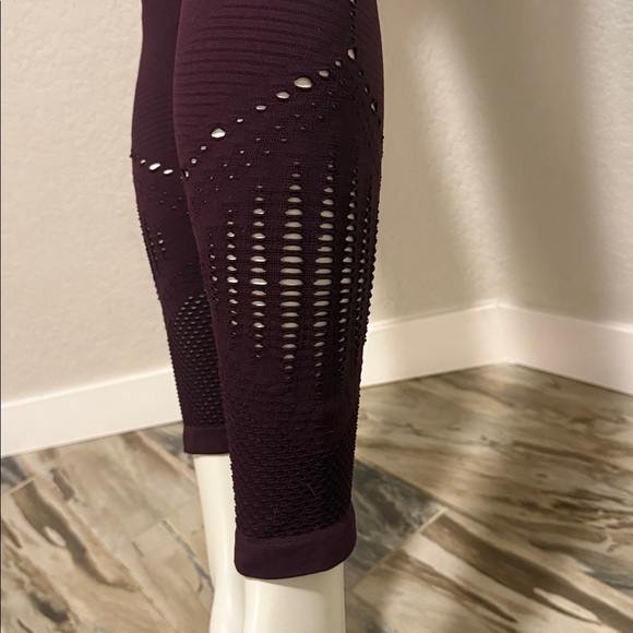 Athleta Halasana Seamless 7/8 Tight Leggings - Picture 12 of 12
